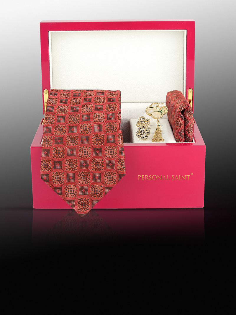 GIFT WITH GRANDEUR