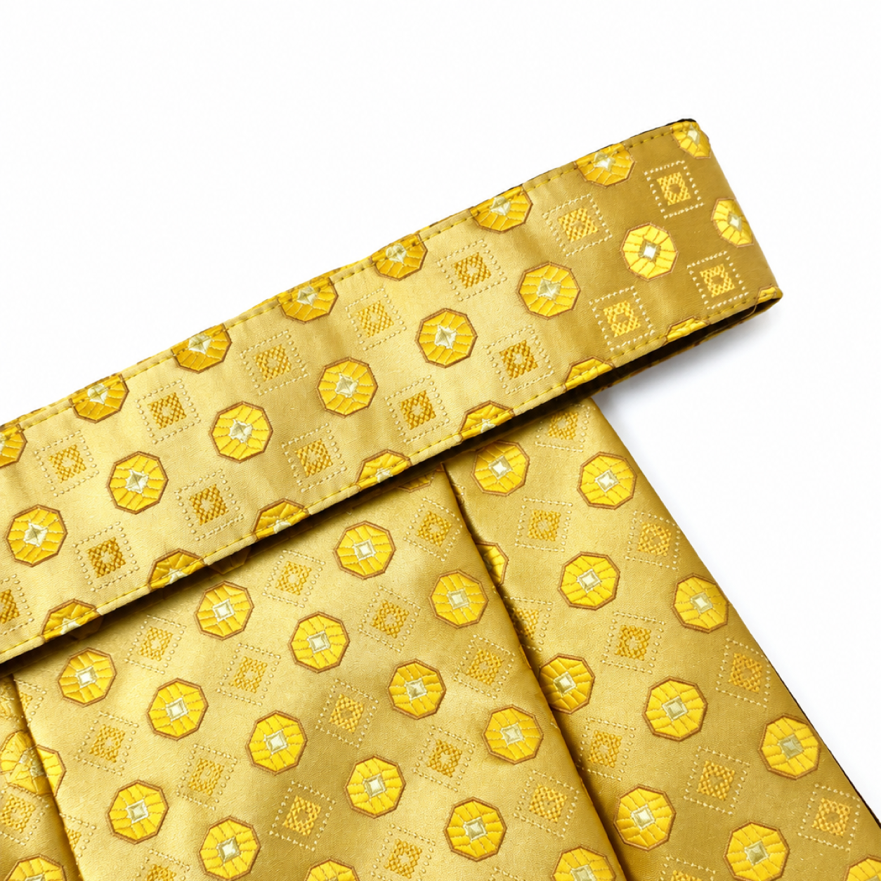 CRAVAT AND POCKET SQUARE